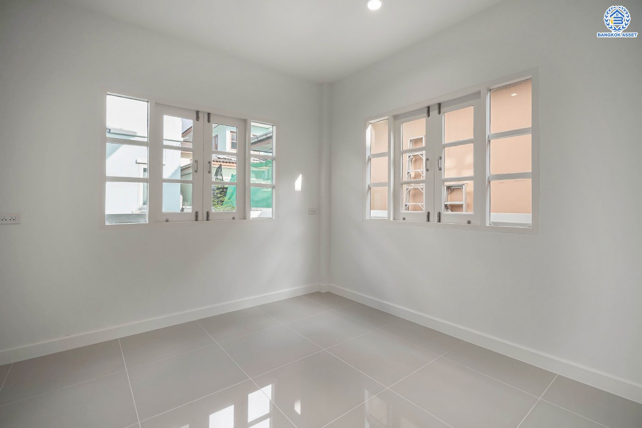 บ้านมือสองตกแต่งใหม่ โครงการ ประดับดาว2 ท่าอิฐ ตกแต่งครบครัน พร้อมอยู่ เนื้อที่ 57 ตร.ว. ฟังก์ชัน 3 ห้องนอน 2 ห้องน้ำ พร้อมห้องอเนกประสงค์ชั้นล่าง 1 ห้อง พื้นที่ใช้สอยกว้างขวาง บนทำเลที่ดีที่สุด เชื่อมต่อได้หลายเส้นทาง ใกล้รถไฟฟ้าสายสีม่วง "สถานีบางรักน้อยท่าอิฐ"